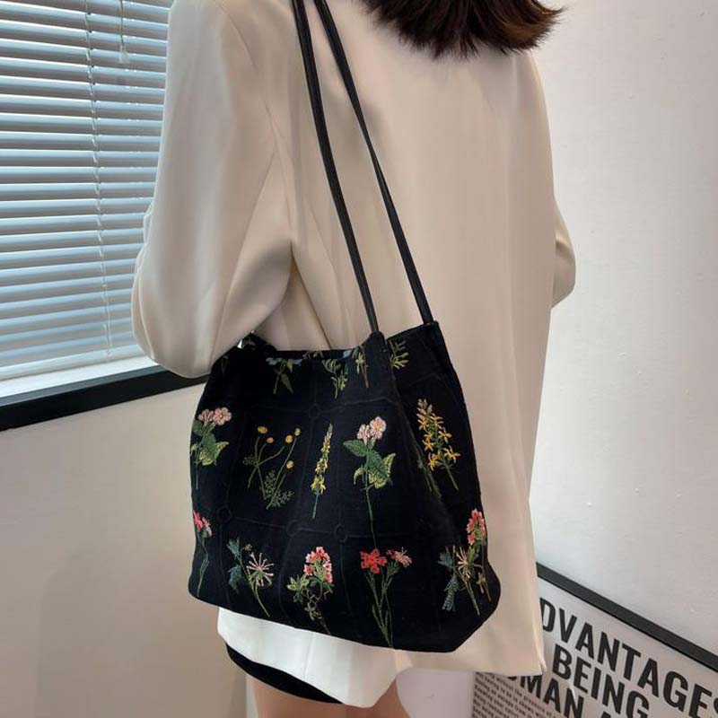 Vintage Flower Embroidery Bag