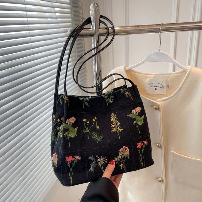 Vintage Flower Embroidery Bag