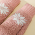 Warm Snowflake Gloves